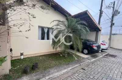 Casa em condomínio fechado com 2 quartos à venda no Jardim Maria Amélia, Jacareí  por R$ 372.000