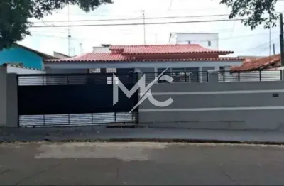 Casa com 3 quartos à venda no Jardim Satélite, São José dos Campos  por R$ 840.000