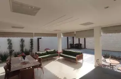 Casa bem localizada de alto padrão - bairro anápolis city
