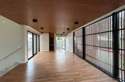 Sobrado á venda de alto padrão em condomínio fechado-anápolis, com 4 suítes e 332 metros de construção!