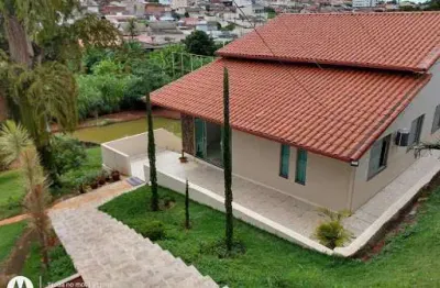 Casa ampla a venda com 4/4, 2 salas , copa ,cozinha grande, depósito, poço com peixes diversos....