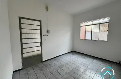 Casa com 2 quartos para alugar na Rua Afonso Garcia, 376, Benfica, Juiz de Fora