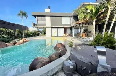 Casa mobiliada e decorada com 04 suítes, mobiliada e decorada