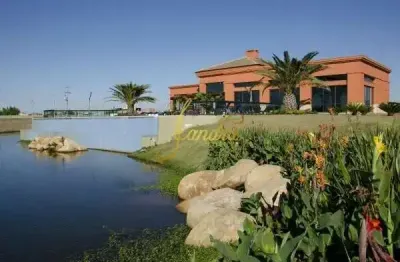 Terreno em condomínio fechado beira de lago oferta de 900 mil por 760 mil