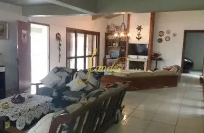 Sobrado em atlântida! apenas 01 quadra do mar com 04 dormitórios