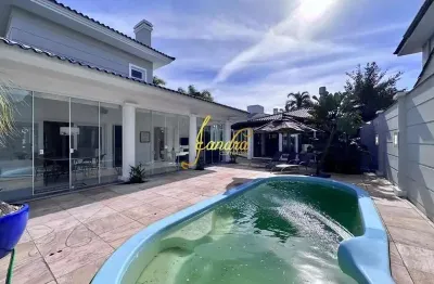 Excelente sobrado no condominio lagos com piscina e 04 suites