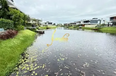 Sobrado finamente mobiliado e decorado com 472m2 de área construída e piscina