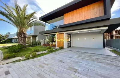 Sobrado em condomínio fechado com 04 suites mobiliada e decorada