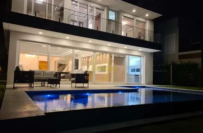Sobrado 05 suítes com piscina em condomínio fechado mobiliado e decorado