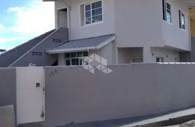 Casa à venda com 02 pavimentos independentes na barra da lagoa, florianópolis/sc