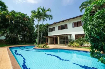 Sobrado com 5 suítes no Condomínio Jardins Florença, Goiânia.