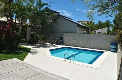 Linda casa condominio fechado 4/4 sendo 2 suíte, piscina, infraestrutura completa.