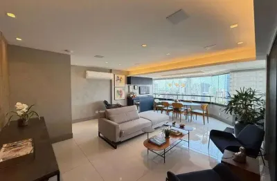 Apartamento 3/4 sendo 2, nascente, andar alto, porteira fechada.