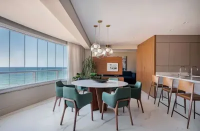 Cobertura 3 suítes, armaçåo, finamente decorada, vista mar.