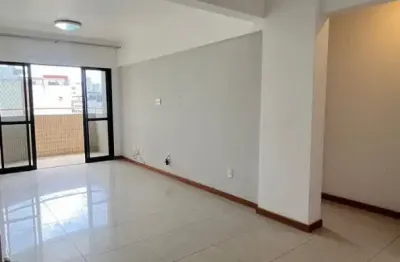 Apartamento costa azul 3/5, nascente 2 vagas, varanda integrada.