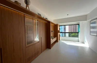 Apartamento pituba 2 suíte, varanda integrada, reformado.