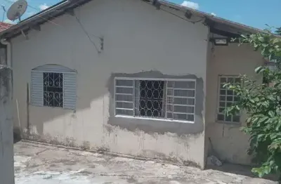 Casa com 2 quartos e quintal espaçoso no jd mauro marcondes so a vista