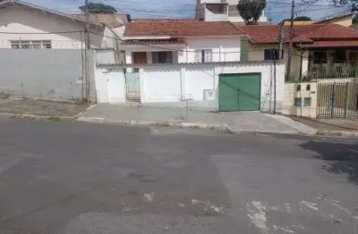 Ampla casa na vila lemos com 4 quartos e quintal – oportunidade!