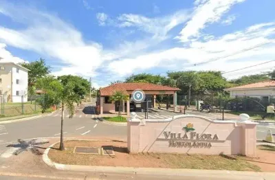 Casa espaçosa com suíte e quintal no jardim interlagos