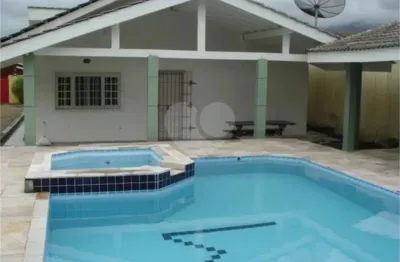 Casa com 3 quartos para alugar na Doutor Hugo Santos Silva, Maitinga, Bertioga