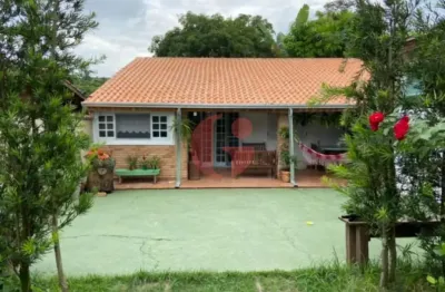 Casa à venda em condomínio fechado 03 dormitórios sendo 01 suíte- no bairro urbanova