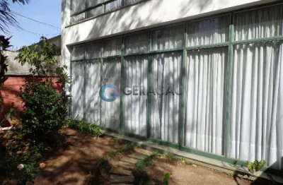 Sobrado de 04 dorm. sendo 01 suíte na região central de são josé dos campos!