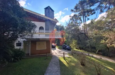 Casa a venda no centro de campos do jordão com 4 quartos e 6 vagas de garagem com 166m²