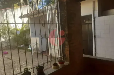 Casa térrea para venda com 03 quartos e 03 vagas de garagem com edícula - 150m² no bairro vista verde