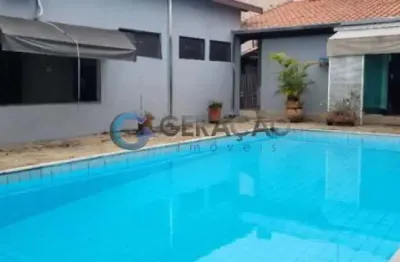 Casa com edícula com 720m² 06 suítes ao todo e piscina no jardim das colinas.