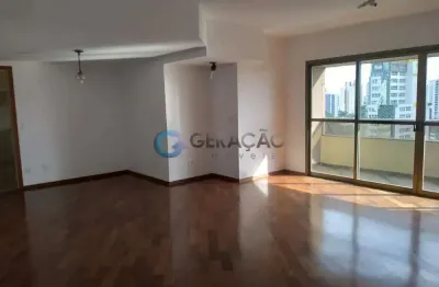 Andar alto, apartamento com 4 dormitórios sendo 1 suite, 2 vagas de garagem.