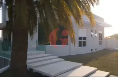 Casa em condomínio fechado com 3 quartos para alugar na Rua das Alfazemas, 35, Residencial Santa Helena, Caçapava