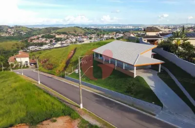 Casa térrea para venda com 03 quartos e 04 vagas de garagem - 250m² no condomínio residencial mantiqueira