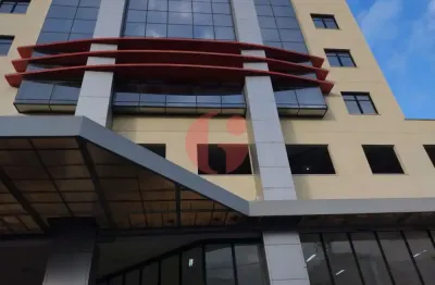 Salão para locação com 04 banheiros e 06 vagas de garagem- zona central sjc