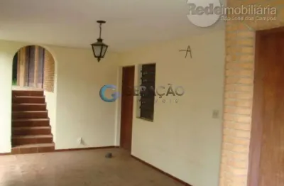 Casa sobrado à venda em condomínio fechado com 04 dormitórios sendo 01 suíte- 330 m²- jardim das colinas