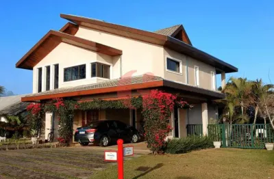 Casa à venda em condomínio com 3 suítes e 4 vagas- 480m²- jambeiro