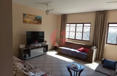 Sobrado à venda com 3 quartos sendo 1 suíte- 212m² construídos- caraguatatuba