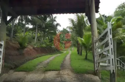 Chácara à venda em condomínio fechado com 2 quartos sendo 1 suíte- 6.600m²- bairro bom sucesso