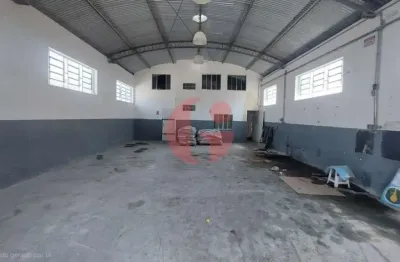 Galpão para locação com 1 banheiro e 3 vagas de garagem- 240 m² de área útil- vila nair