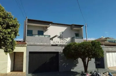 Sobrado com 4 dormitórios à venda, 239 m² por r$ 950.000 - alto umuarama - uberlândia/mg