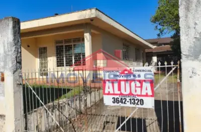 Excelente casa comercial no centro de araucária 4 quartos espaço amplo de estacionamento