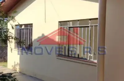 Casa com 2 quartos - fundos entrada individual bairro laranjeiras