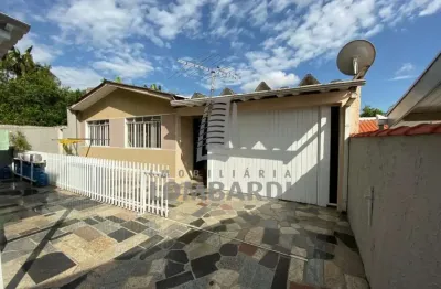 Casa com 3 quartos para alugar na Rua Alberto Mansuetto Dallagassa, Pinheirinho, Curitiba