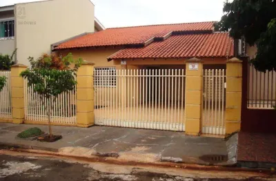 Casa a venda em ibiporã com 300 m² (3 dormts. e 1 suíte), 02 vagas de garagem.