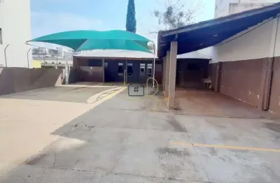 Sobrado á venda no centro de londrina com área total de 700 m2.