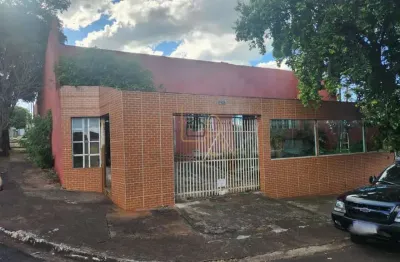 Casa a venda na região norte com 02 dormits. | 282 m² | com Edícula independente.