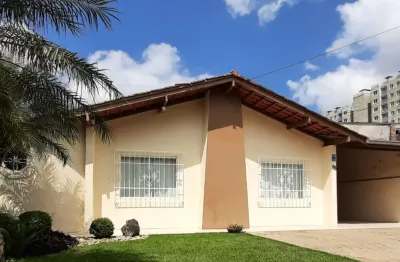 Casa comercial/residencial 200m2, suite + 3 quartos, bairro bucarein, joinville-sc