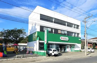 Alugo sala comercial nova c/ 247m2, bairro guanabara, joinville - sc