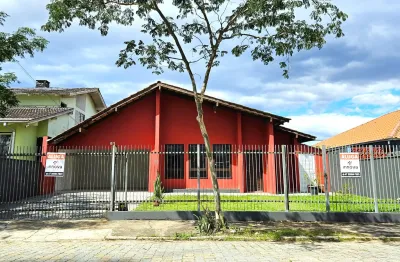 Alugo casa 4 quartos, piscina, 2 garagens, bairro boa vista, joinville - sc