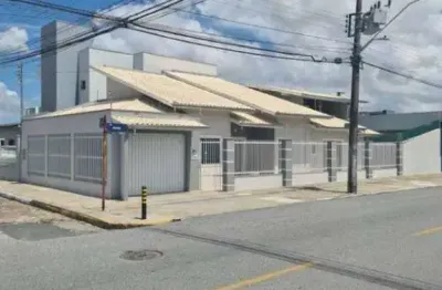 Casa com piscina à venda, 4 quartos sendo 1 suíte, 2 vagas, bairro cordeiros, itajaí-sc