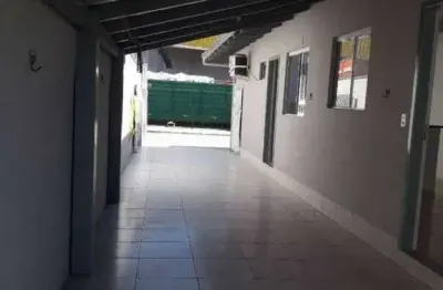 Casa à venda, 2 quartos, com amplo quintal, bairro são joão, itajaí-sc